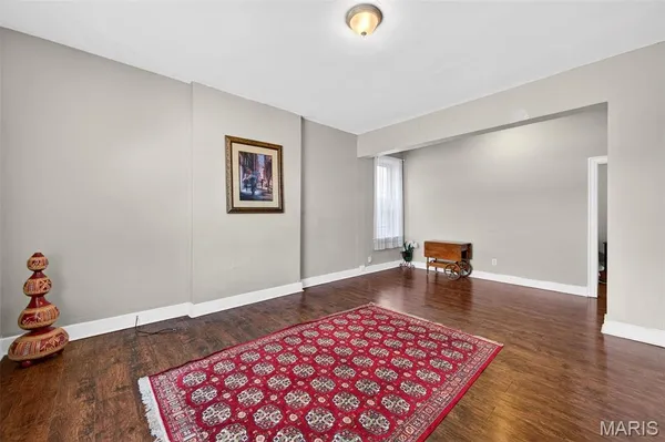 $2,300 | 2048 Russell Boulevard, St. Louis, MO 63104