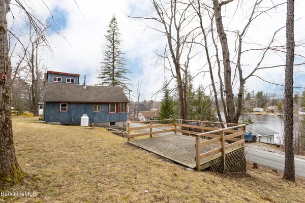 $699,000 | 19 Cove Lane, Hinsdale, MA 01235