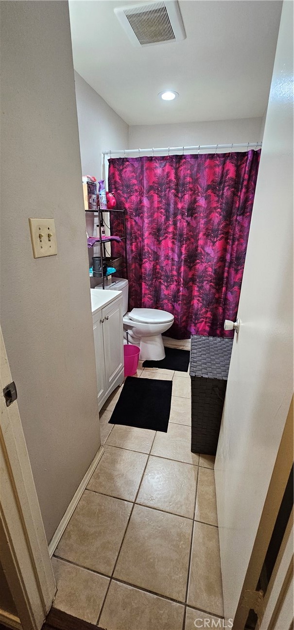 5535 Ackerfield Avenue, Unit 9 Long Beach, CA 90805 - Photo 10 of 19 a view of a refrigerator with wooden floor