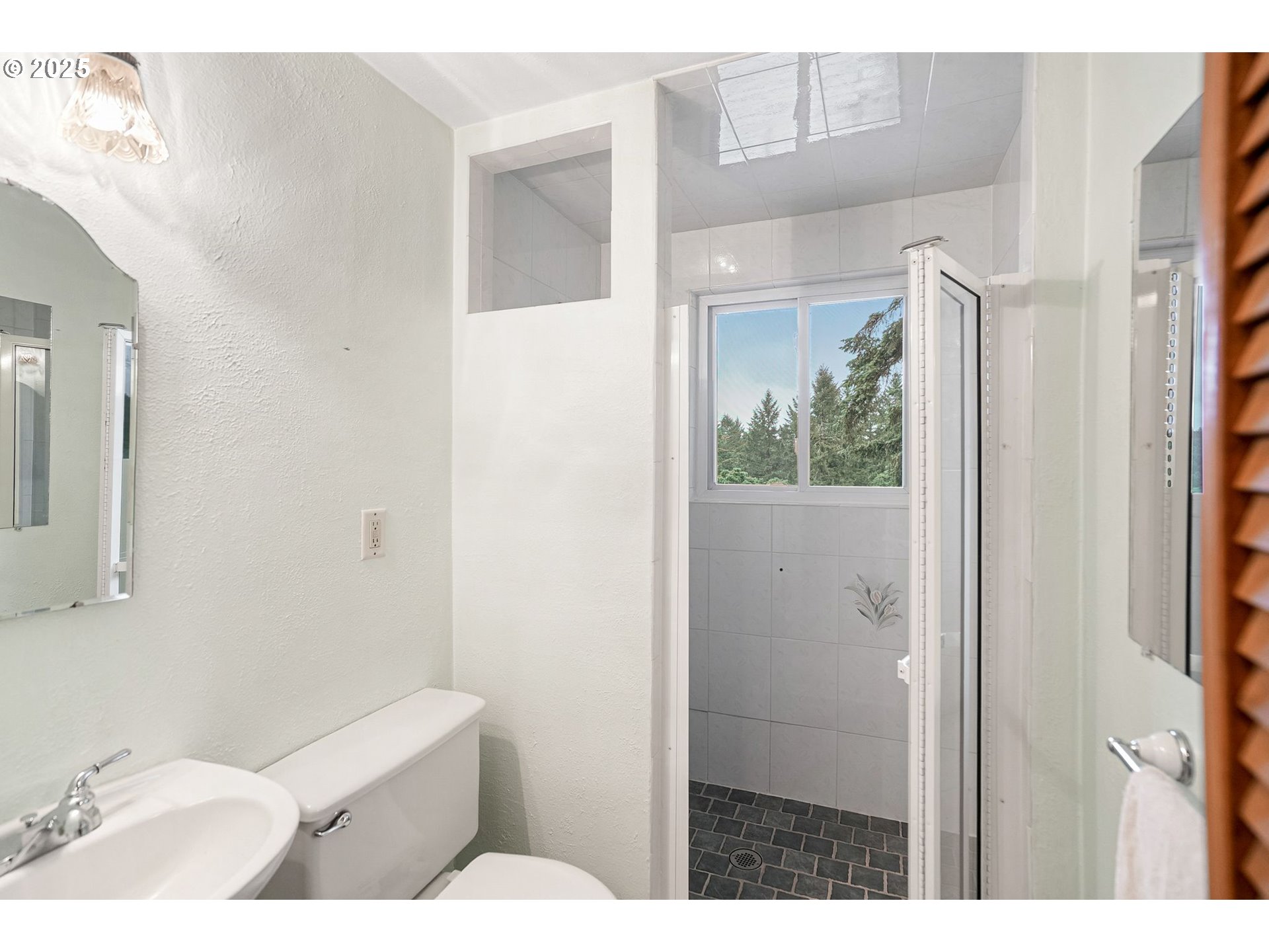 16275 Gilliam Road Dallas, OR 97338 - Photo 17 of 48