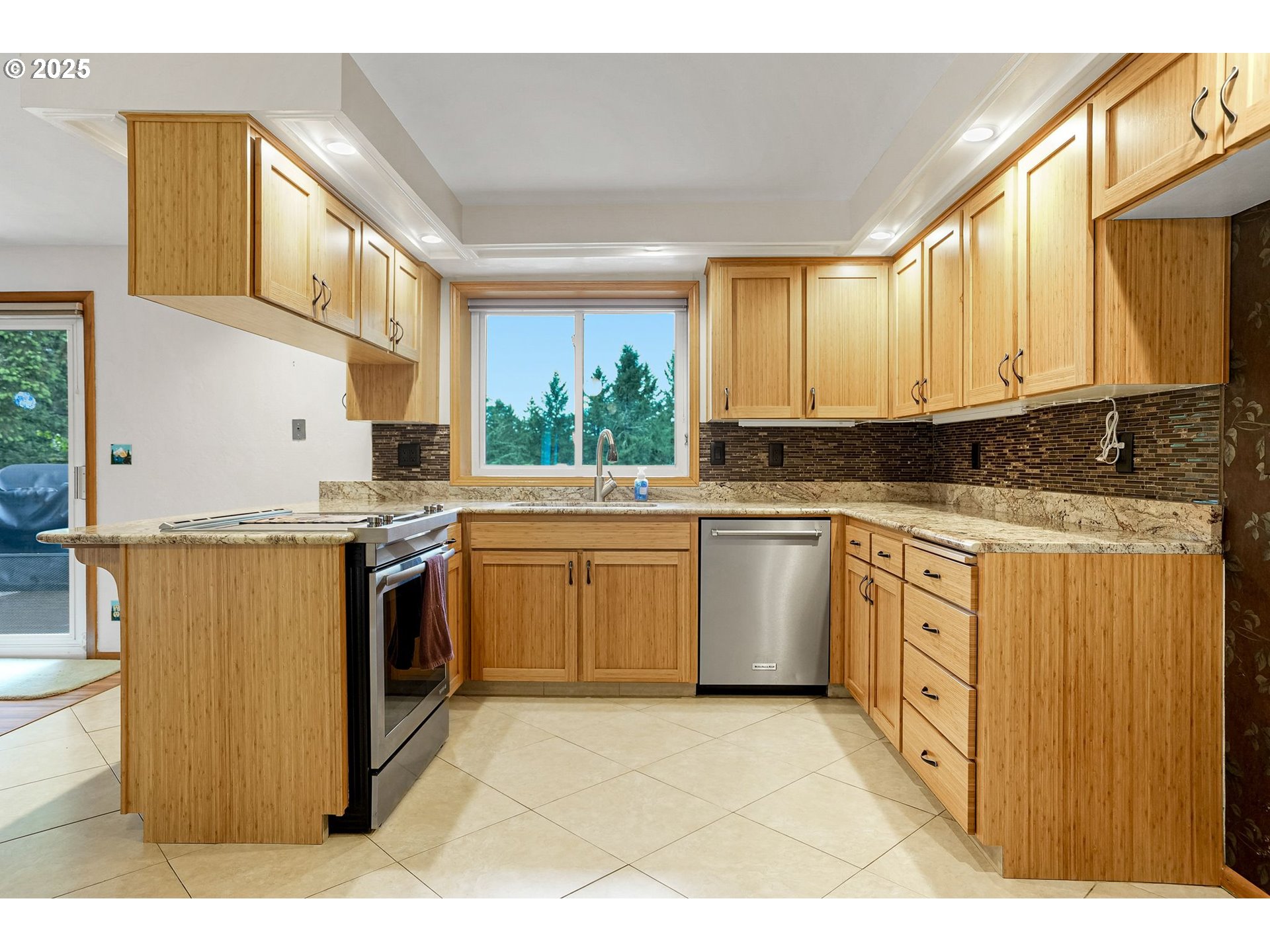 16275 Gilliam Road Dallas, OR 97338 - Photo 7 of 48