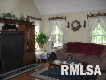 1424 Old Bell Road Iuka, IL 62849 - Photo 5 of 11