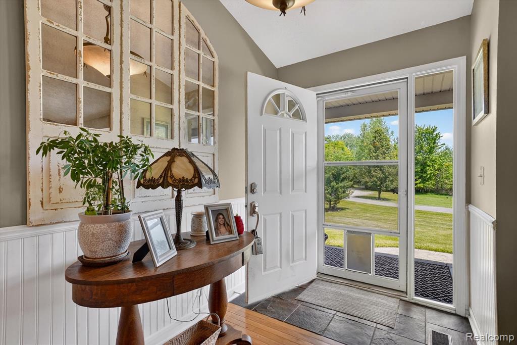 9565 Crofoot Road Fowlerville, MI 48836 - Photo 4 of 63