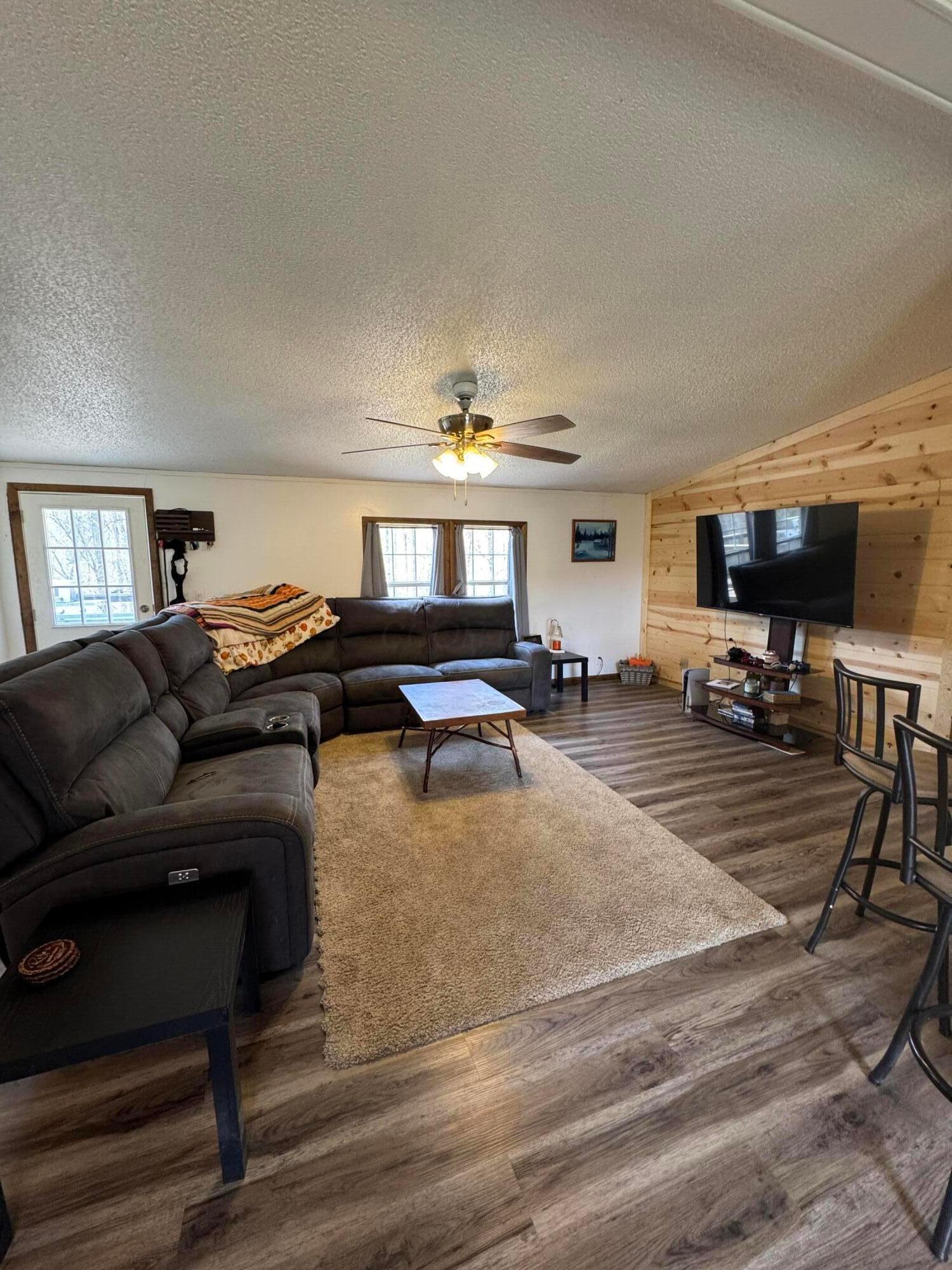 18670 Griffith Road Logan, OH 43138 - Photo 11 of 23 18670 Living Rom v2
