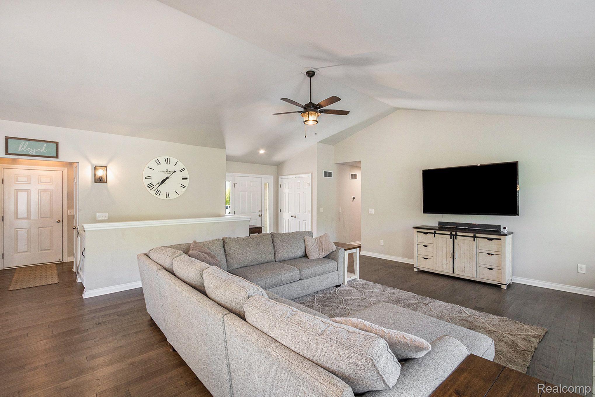 2540 Bull Run Road Oxford, MI 48371 - Photo 12 of 36 ROOM FOR A LARGE SECTIONAL