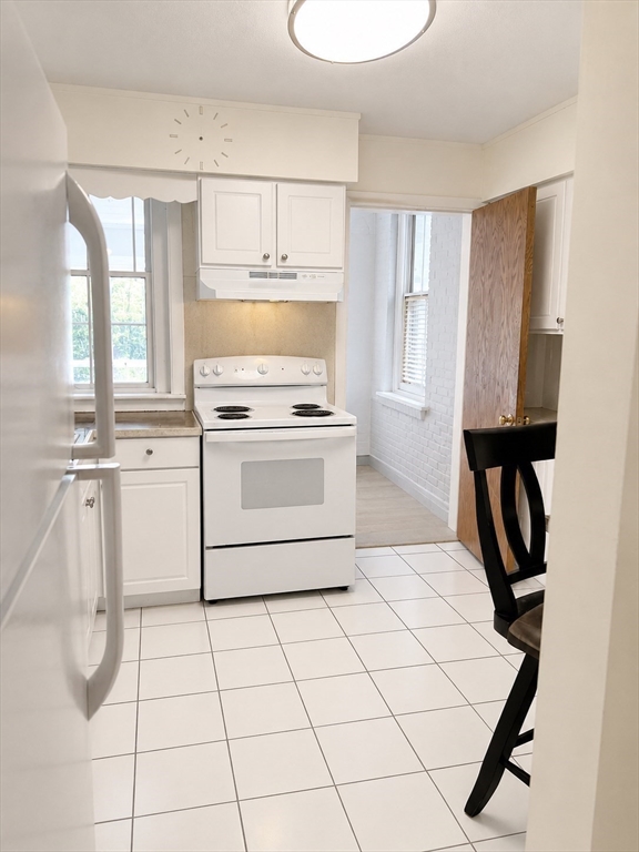 1819 Beacon Street, Unit 5 Brookline, MA 02445 - Photo 5 of 15