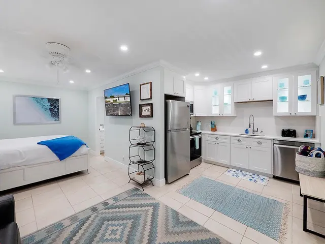 $2,500,000 | 101 Sandal Lane, Unit 1, Palm Beach Shores, FL 33404