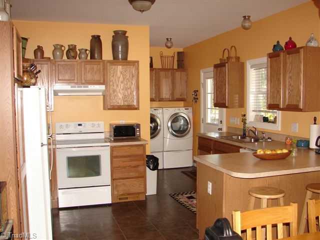 4682 Busbee Road Seagrove, NC 27341 - Photo 5 of 16 Kitchen.