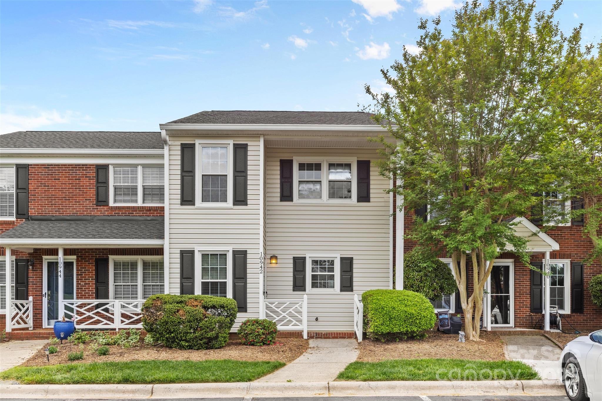 10942 Winterbourne Court Charlotte, NC 28277 - Photo 1 of 27 a front view of house with yard and green space