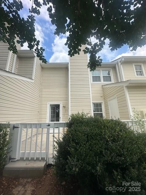 10942 Winterbourne Court Charlotte, NC 28277 - Photo 19 of 27 a front view of a house with a garden