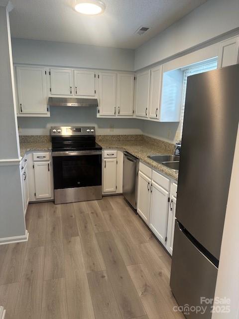 10942 Winterbourne Court Charlotte, NC 28277 - Photo 5 of 27 a kitchen with stainless steel appliances granite countertop a refrigerator sink and stove