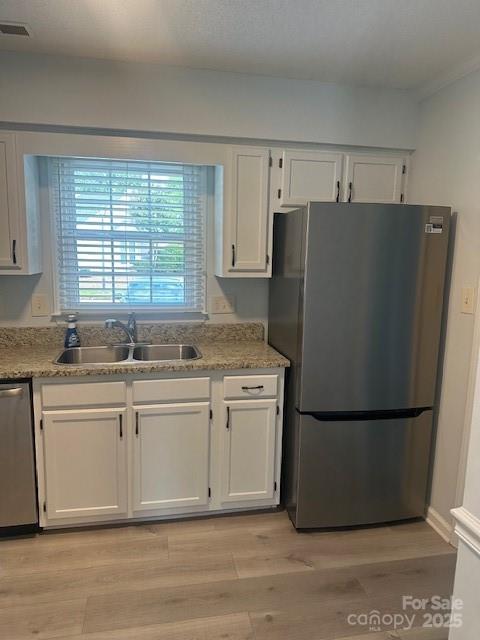 10942 Winterbourne Court Charlotte, NC 28277 - Photo 7 of 27 a kitchen with granite countertop a refrigerator and a sink