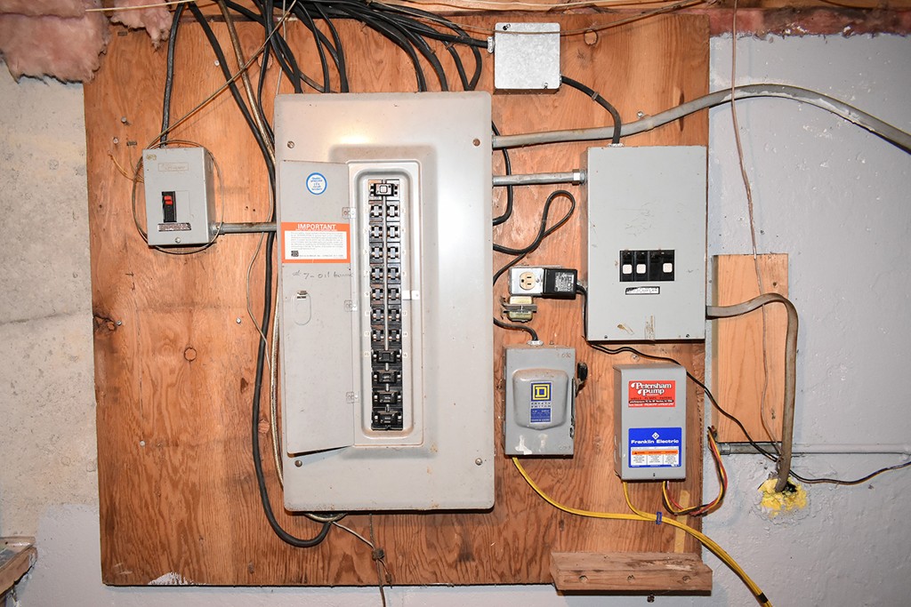 34 Hardwick Road Petersham, MA 01366 - Photo 21 of 24 a utility room with dryer and washer