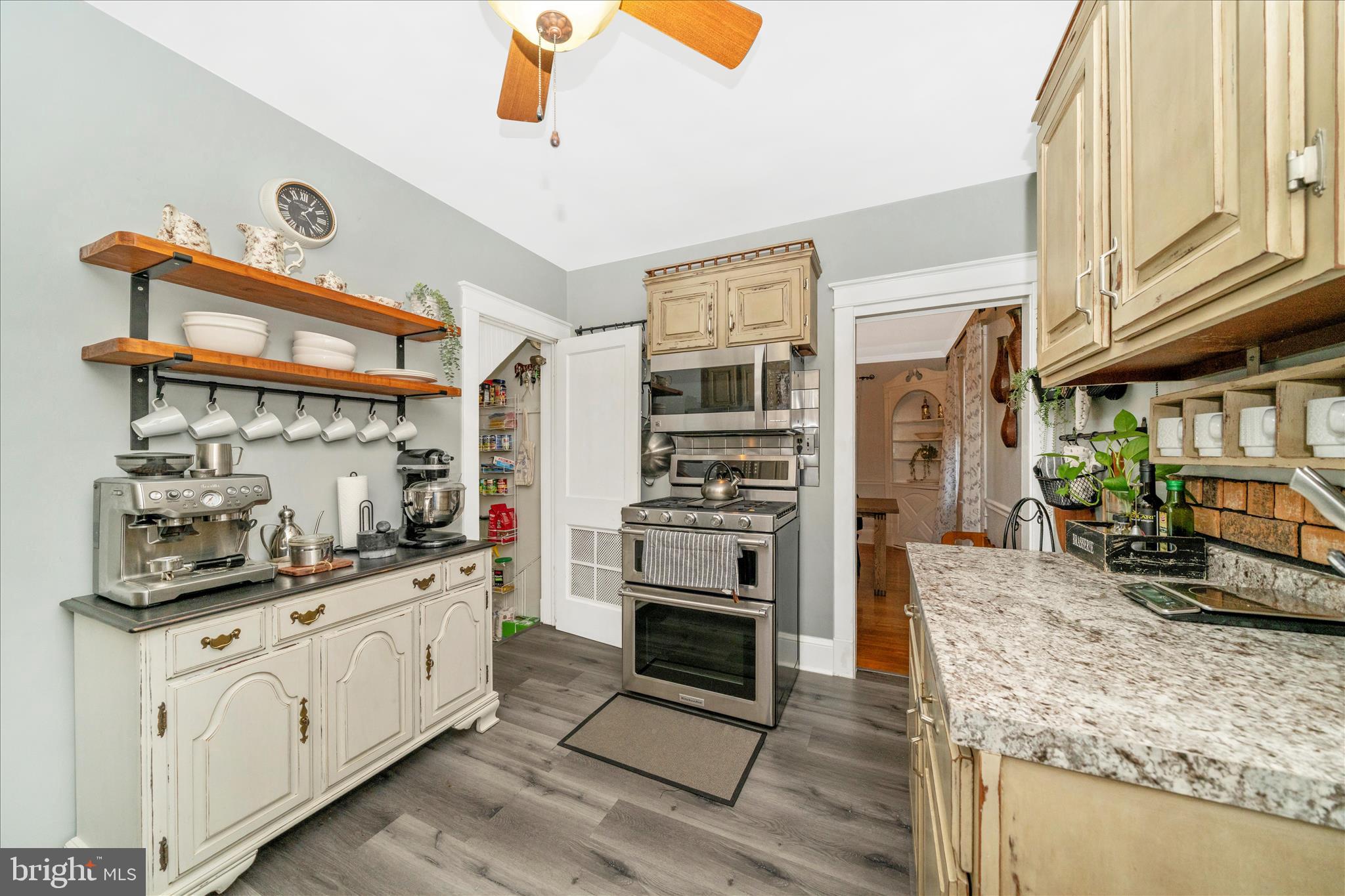 5627 Oakland Road Baltimore, MD 21227 - Photo 13 of 58 Kitchen