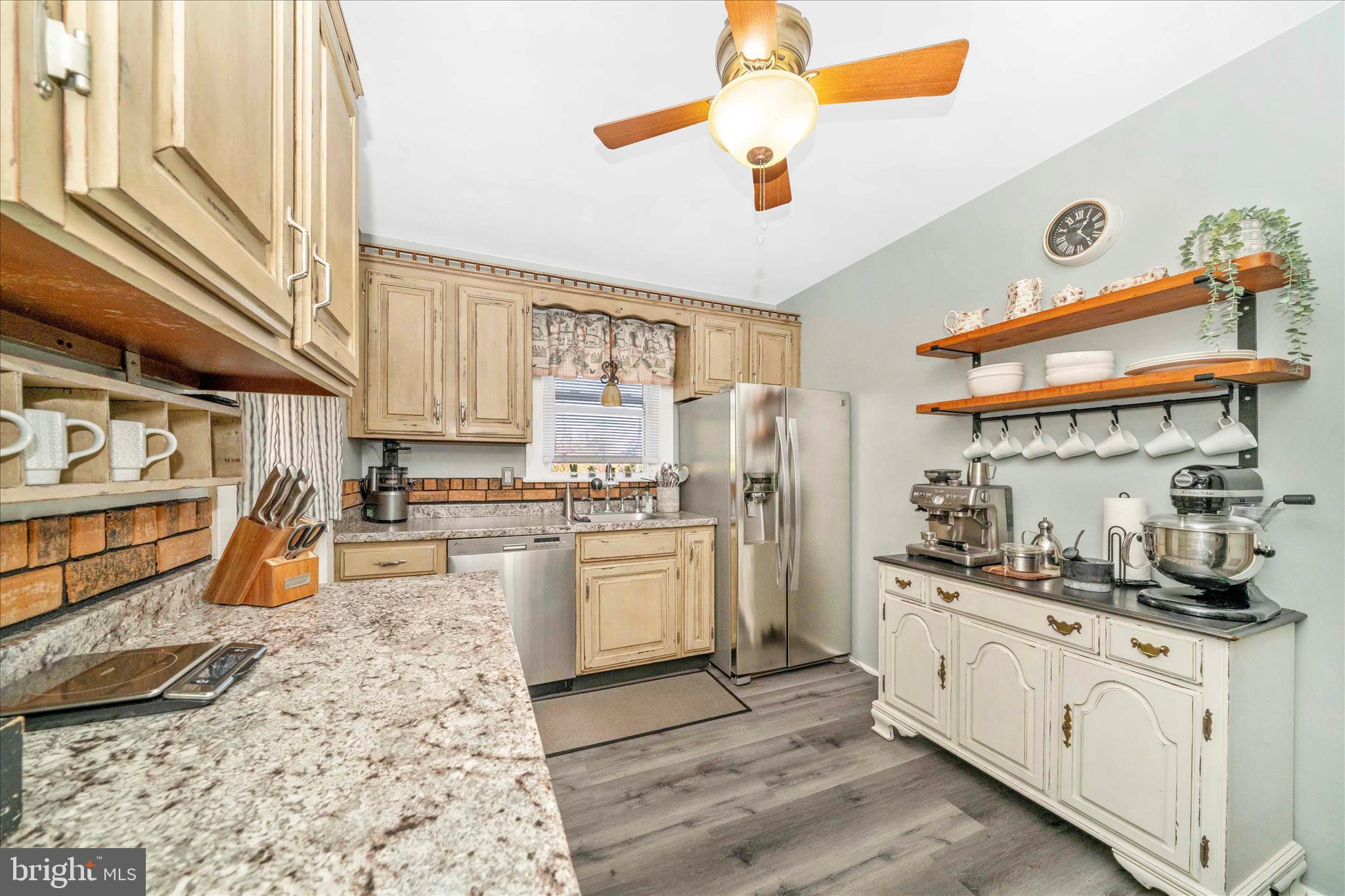 5627 Oakland Road Baltimore, MD 21227 - Photo 14 of 58 Kitchen