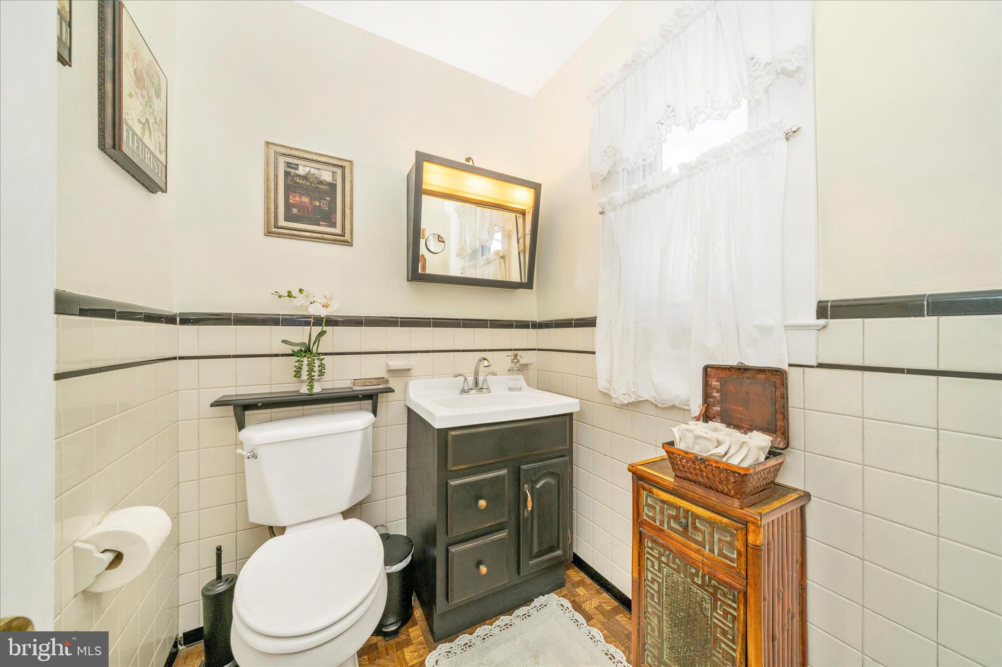 5627 Oakland Road Baltimore, MD 21227 - Photo 15 of 58 Powder Room
