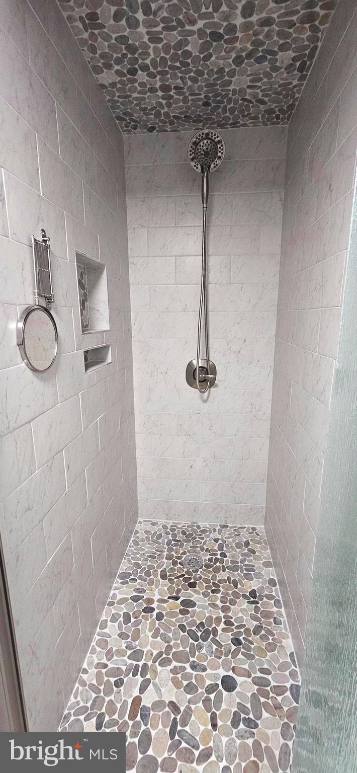 5627 Oakland Road Baltimore, MD 21227 - Photo 36 of 58 Lower Bath Shower