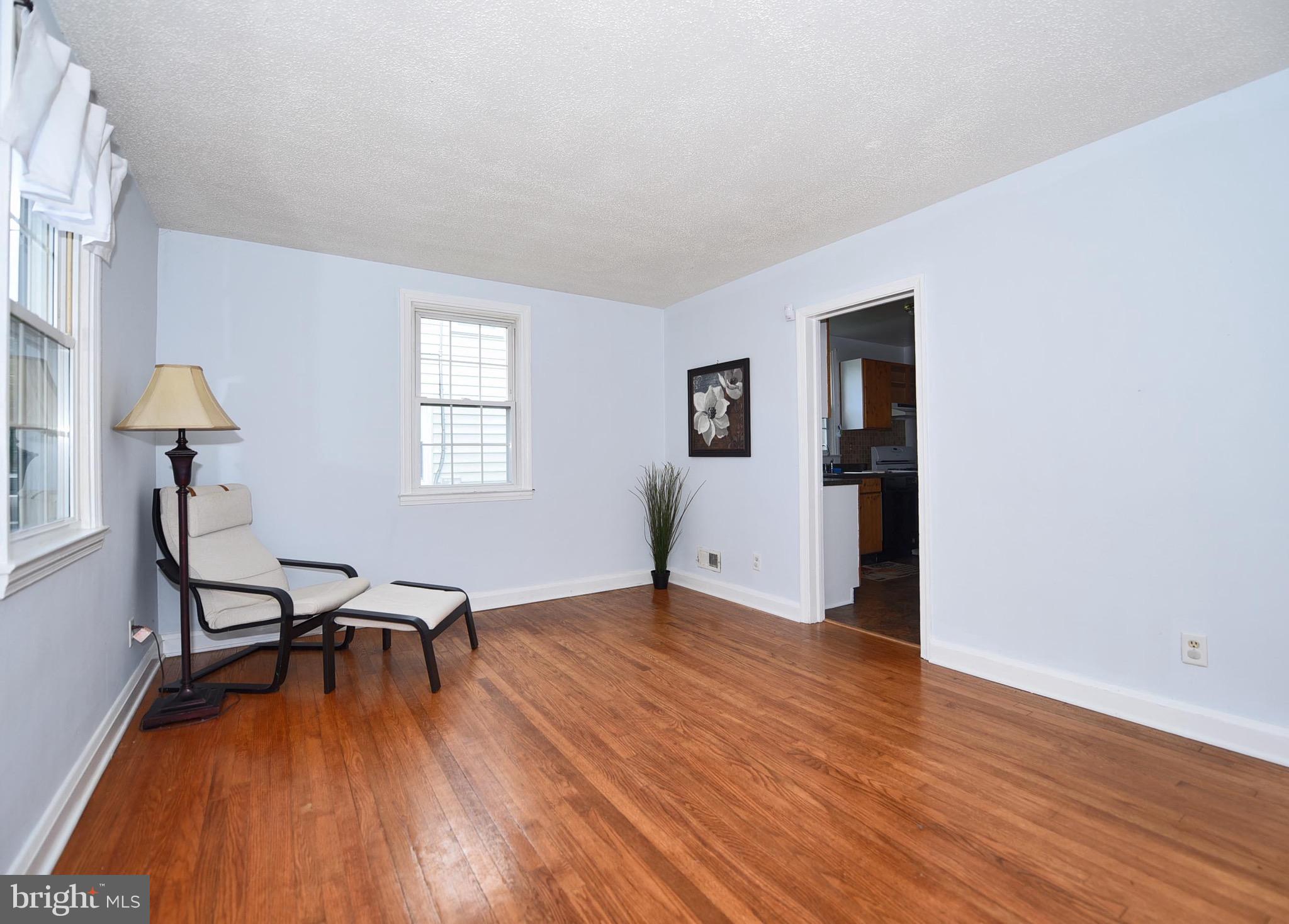 8109 Hillendale Road Baltimore, MD 21234 - Photo 3 of 27 Living Room