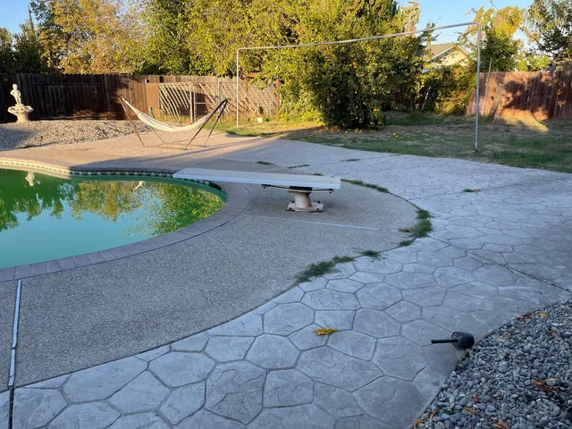 a view of a backyard with a fountain