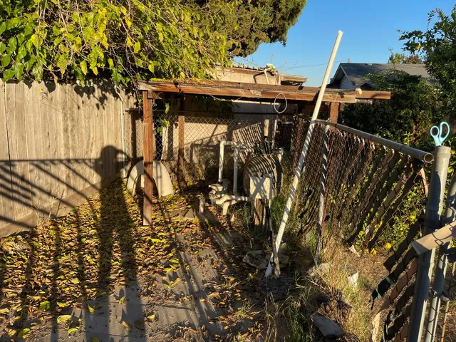 a view of a yard with a tree