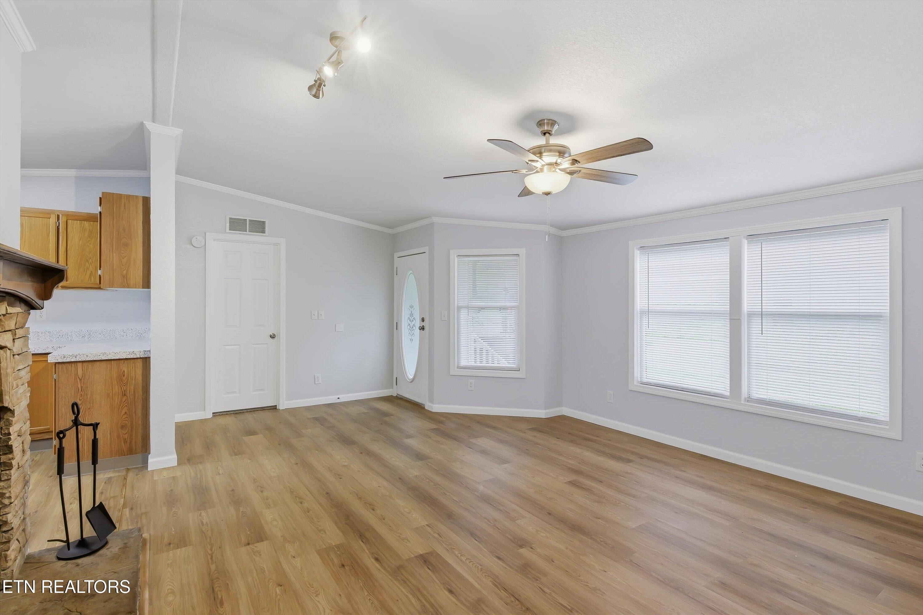 2214 Hinds Creek Road Heiskell, TN 37754 - Photo 5 of 41 Living Area