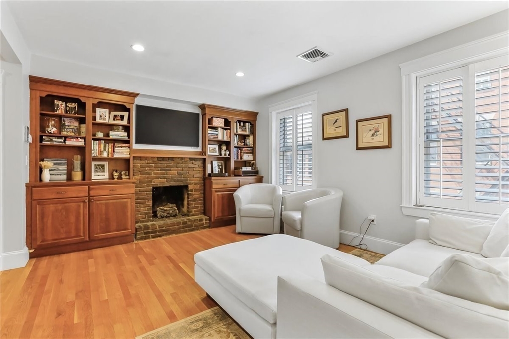 130 Myrtle Street Boston, MA 02114 - Photo 4 of 11