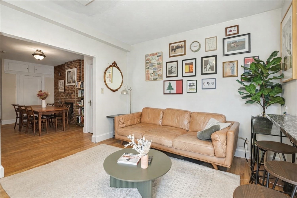 130 Myrtle Street Boston, MA 02114 - Photo 5 of 11