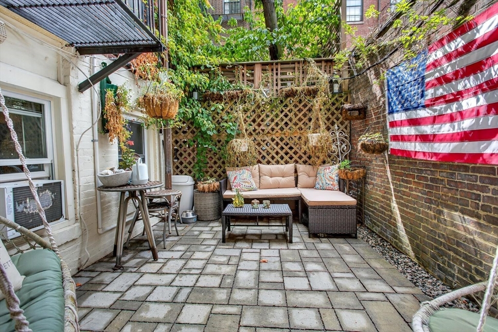 130 Myrtle Street Boston, MA 02114 - Photo 10 of 11