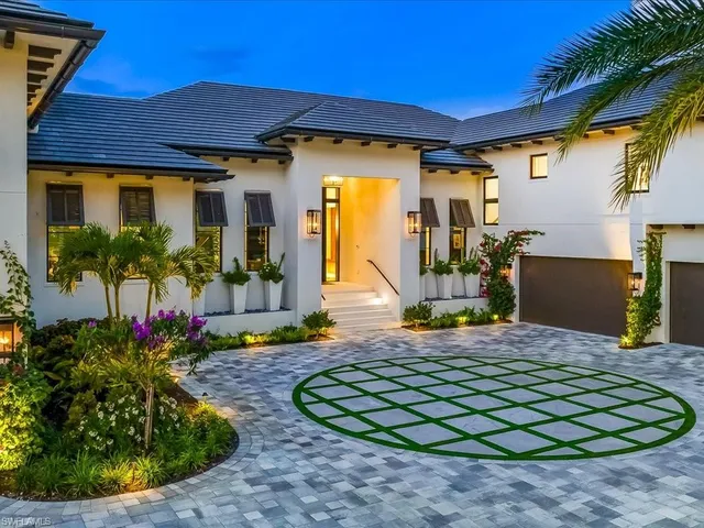 $16,995,000 | 425 15th Avenue South, Naples, FL 34102