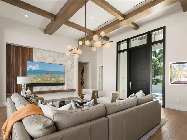 $17,999,000 | 425 15th Avenue South, Naples, FL 34102