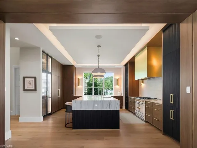 $17,999,000 | 425 15th Avenue South, Naples, FL 34102