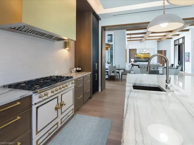 $17,999,000 | 425 15th Avenue South, Naples, FL 34102