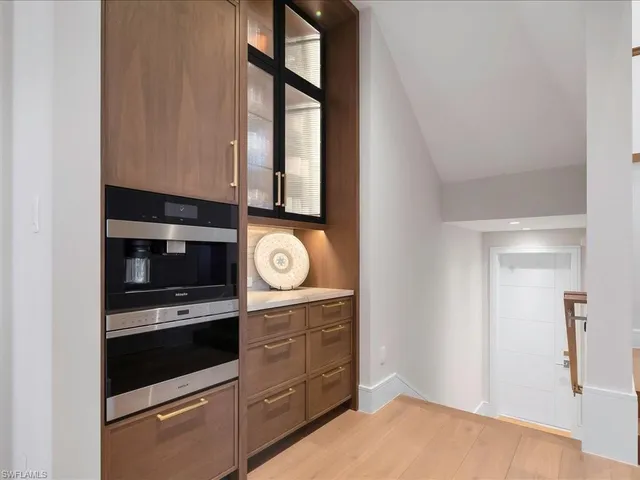 $17,999,000 | 425 15th Avenue South, Naples, FL 34102