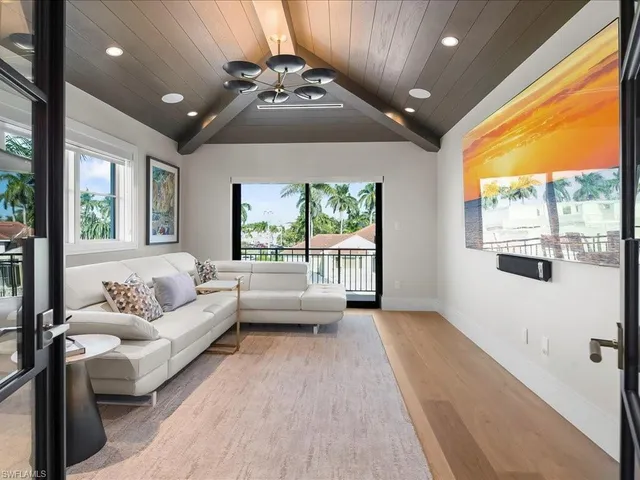 $17,999,000 | 425 15th Avenue South, Naples, FL 34102