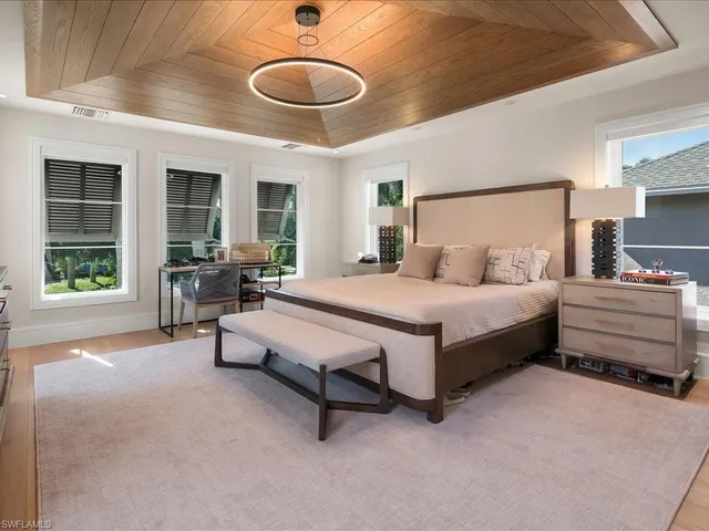 $17,999,000 | 425 15th Avenue South, Naples, FL 34102