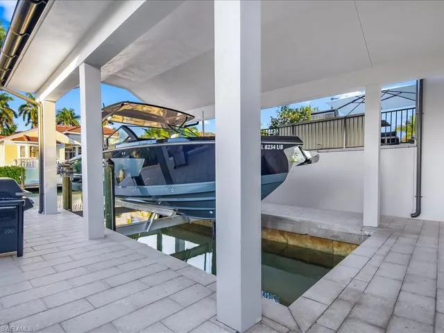 $17,999,000 | 425 15th Avenue South, Naples, FL 34102