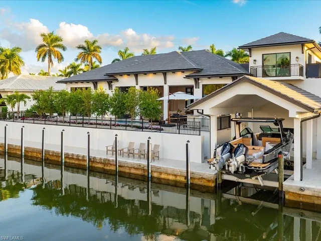 $17,999,000 | 425 15th Avenue South, Naples, FL 34102