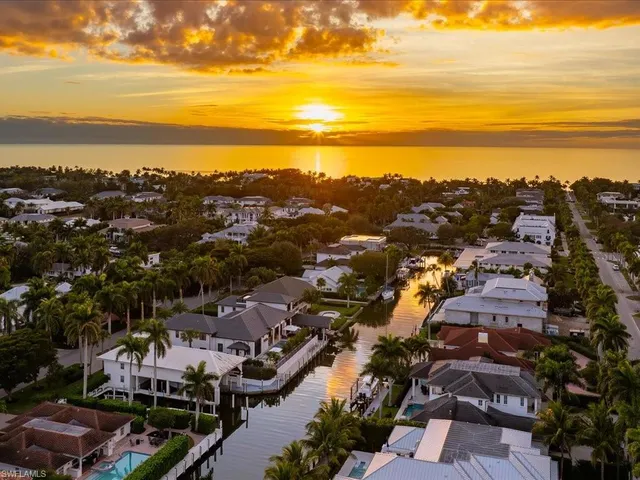 $17,999,000 | 425 15th Avenue South, Naples, FL 34102
