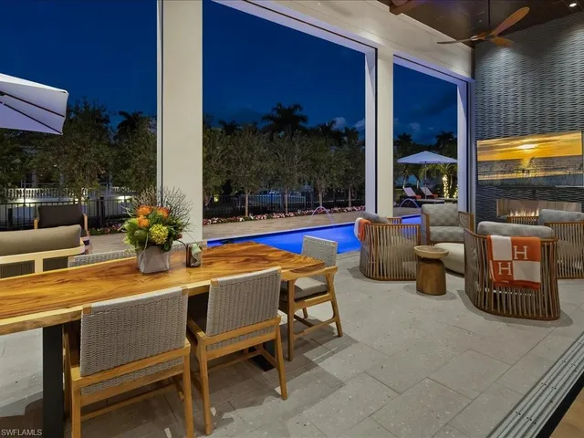 $17,999,000 | 425 15th Avenue South, Naples, FL 34102