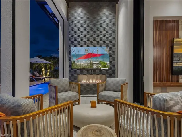 $17,999,000 | 425 15th Avenue South, Naples, FL 34102