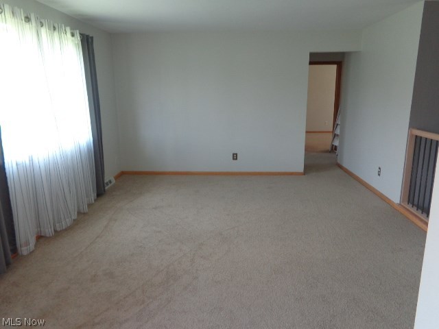 2485 Dentzler Road Parma, OH 44134 - Photo 5 of 21 Living Room