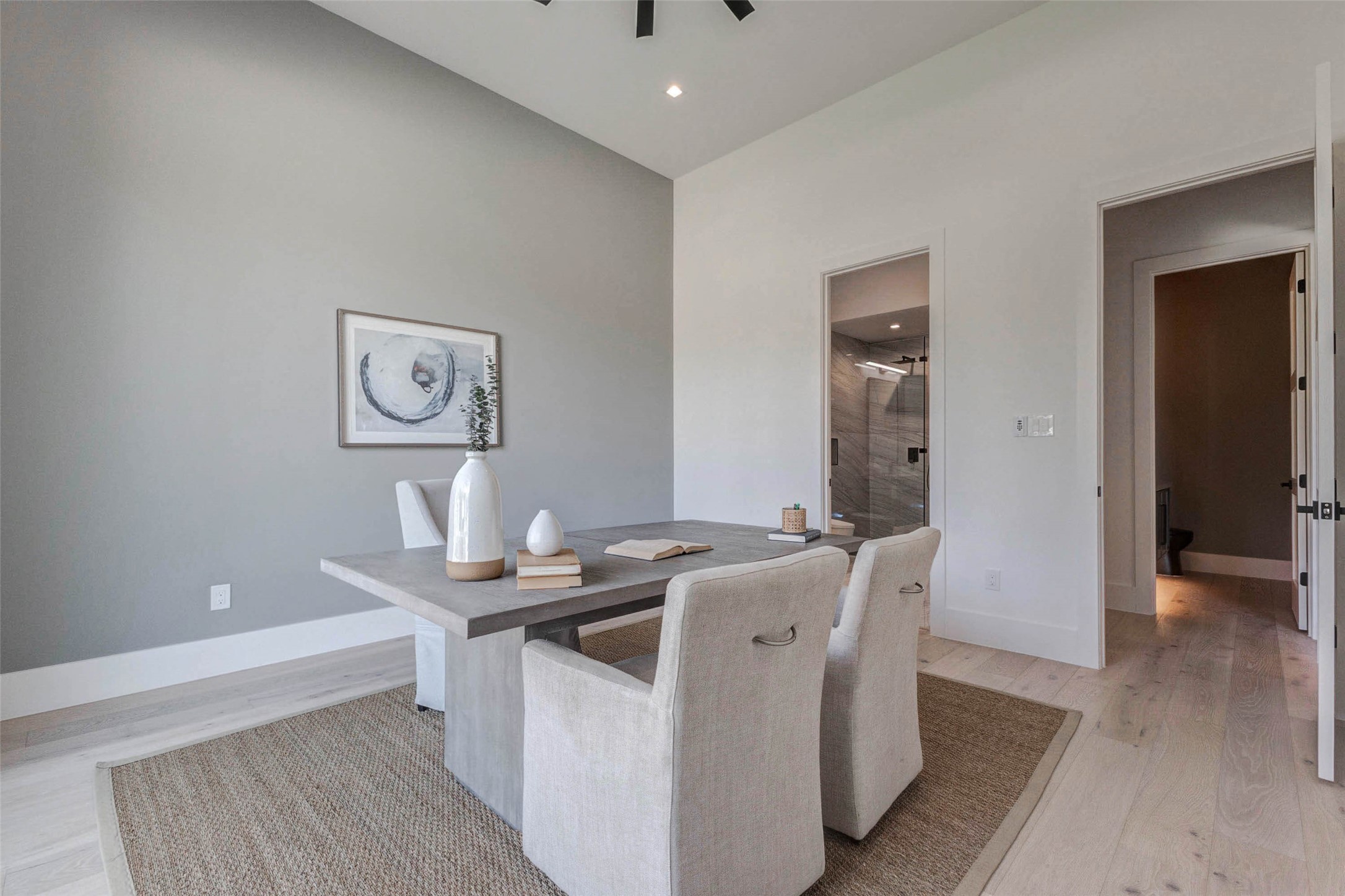 207 West 33rd Street Houston, TX 77018 - Photo 11 of 50 Private study with clean lines and natural light, ideal for a home office or quiet retreat.