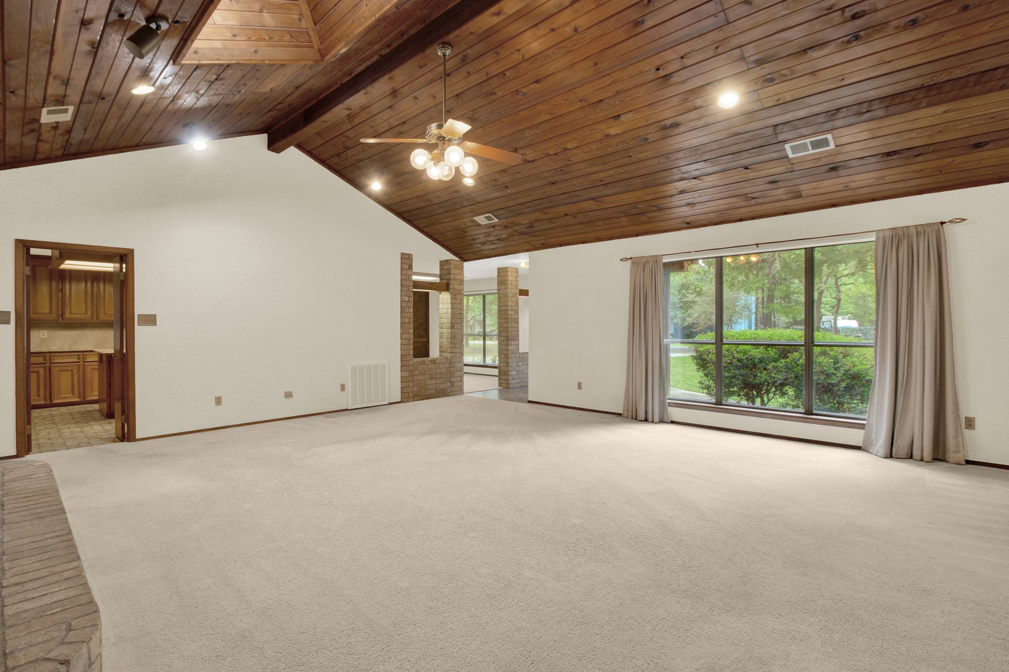 1714 Coe Road Pinehurst, TX 77362 - Photo 12 of 40