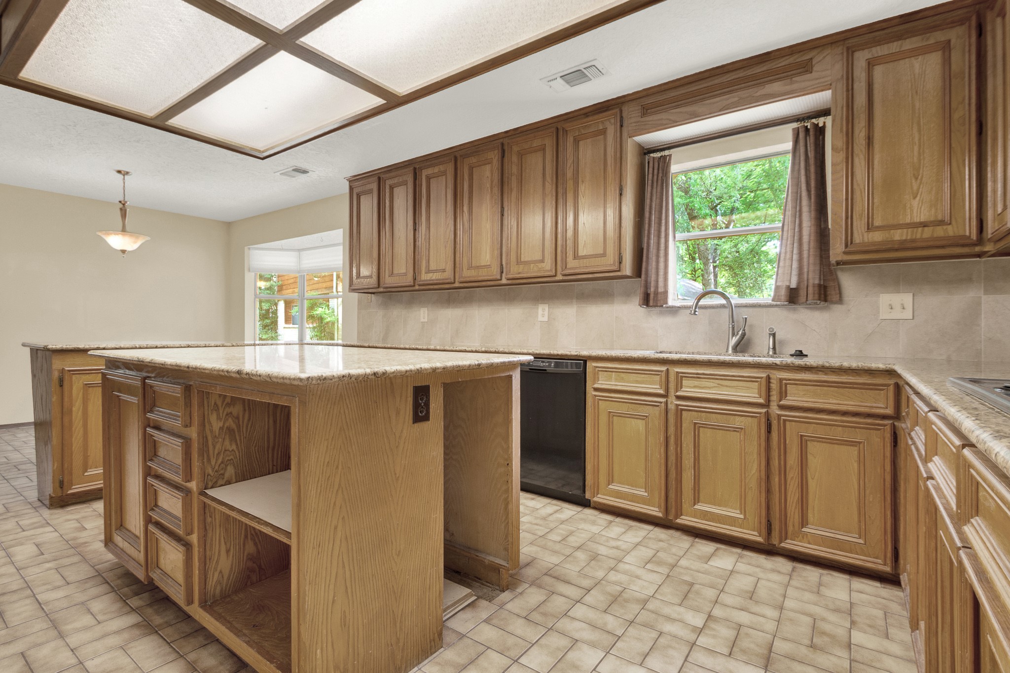 1714 Coe Road Pinehurst, TX 77362 - Photo 16 of 40