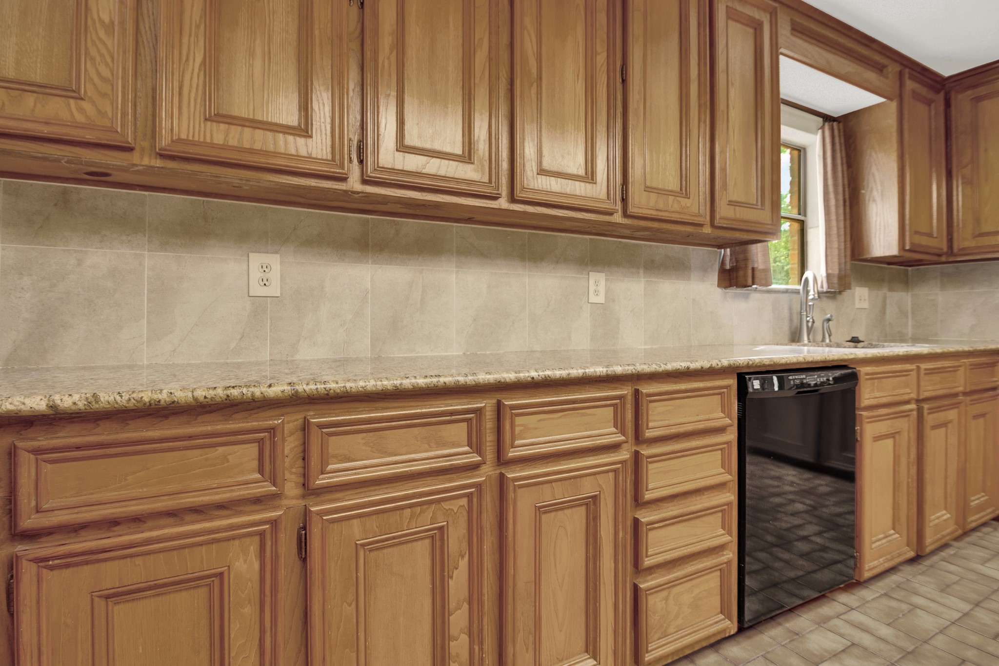 1714 Coe Road Pinehurst, TX 77362 - Photo 18 of 40