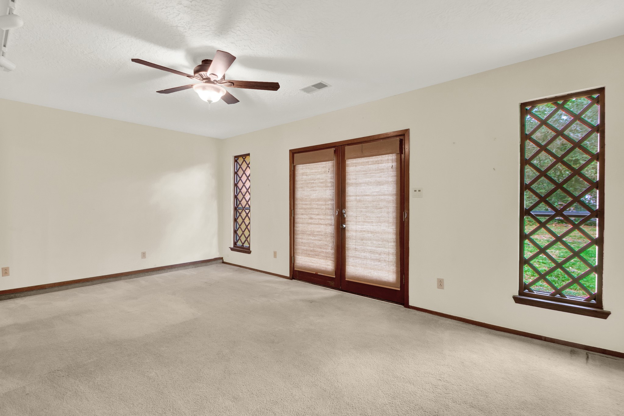 1714 Coe Road Pinehurst, TX 77362 - Photo 24 of 40