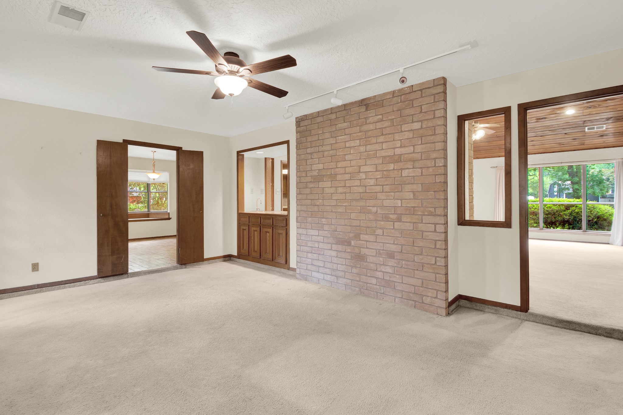 1714 Coe Road Pinehurst, TX 77362 - Photo 25 of 40