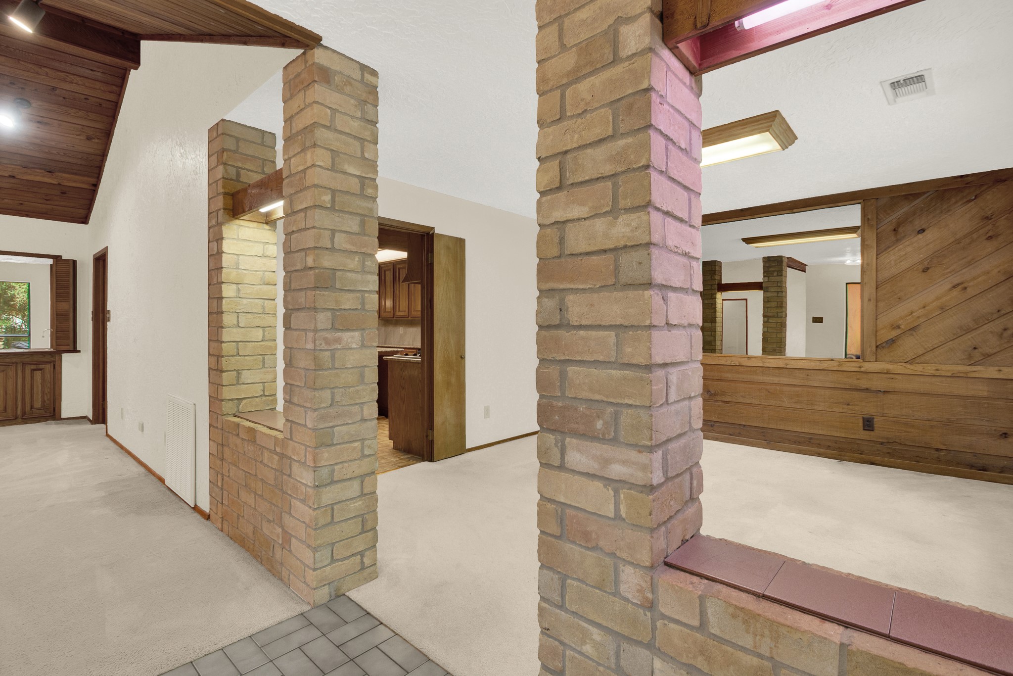 1714 Coe Road Pinehurst, TX 77362 - Photo 8 of 40