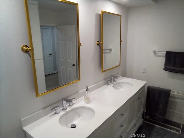 $2,950 | 228 Eagle Lane, Palmdale, CA 93551