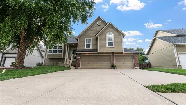 $459,900 | 2328 Southwest Feather Ridge Road, Lee's Summit, MO 64082